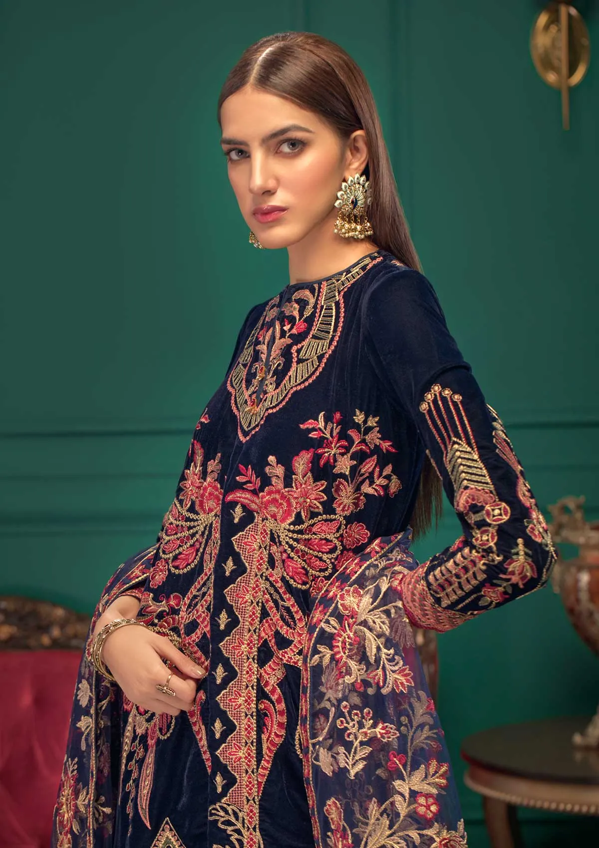 AIK Shaam E Firaaq Velvet Collection 2020 – Look 04