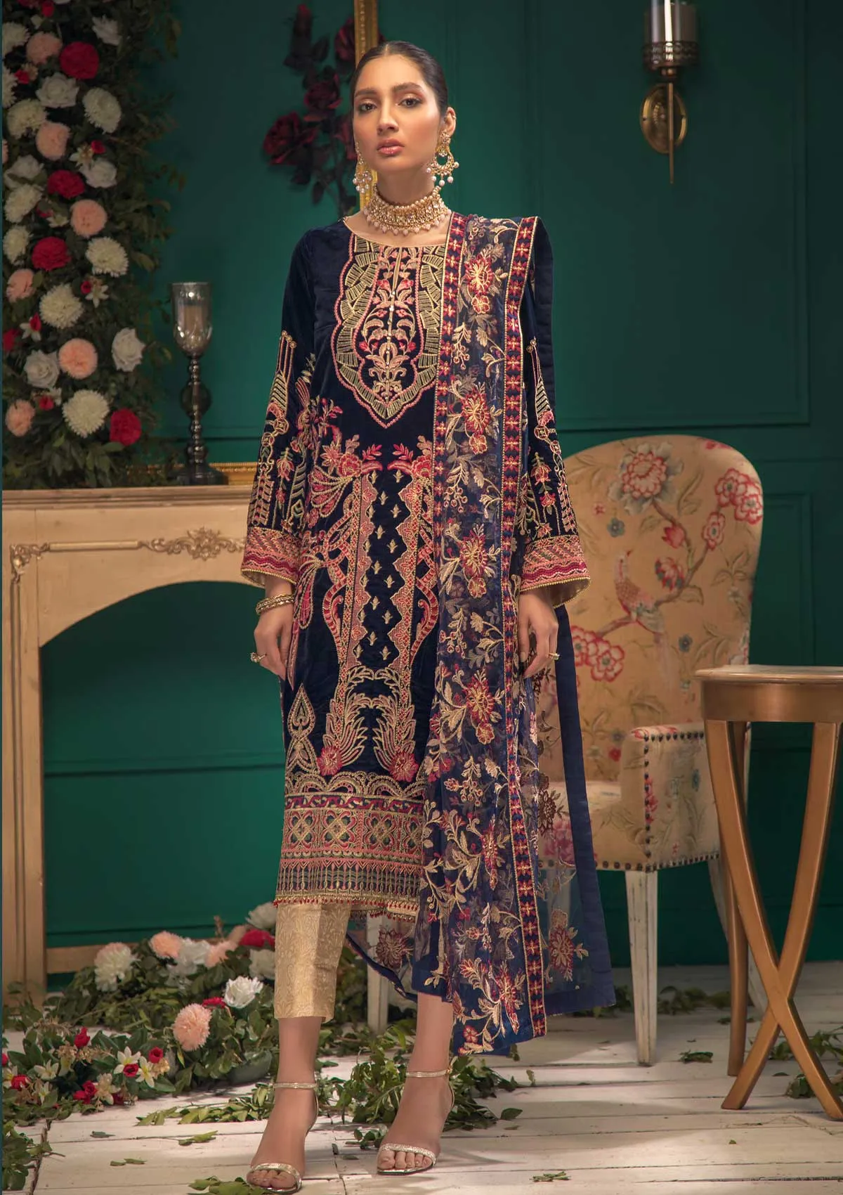 AIK Shaam E Firaaq Velvet Collection 2020 – Look 04